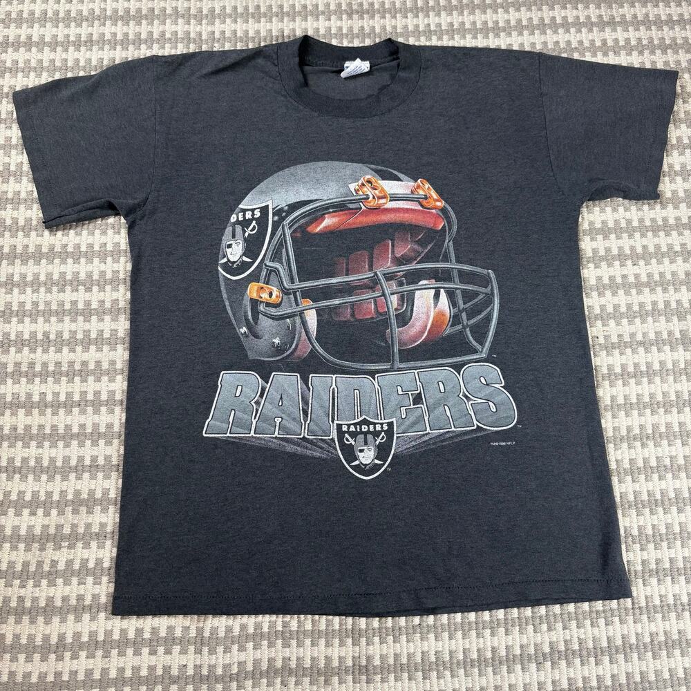 Vintage 1996 Oakland Raiders NFL Helmet Graphic Single Stitch T-Shirt Men Sz L‎